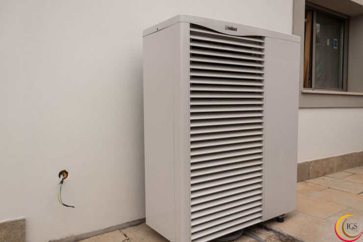 Bomba de calor Vaillant en intalacion de aerotermia en Cantabria - Ingeosolar